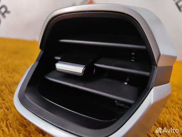 Дефлектор воздушный передний правый Geely Coolray