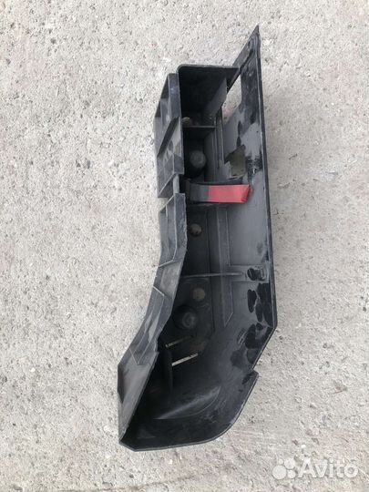 Мерседес 211, 219 ящик для инструментов