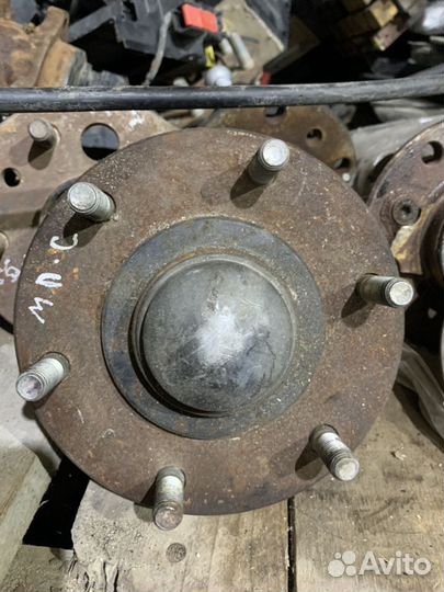 Передняя ступица Митсубиси Паджеро Спорт