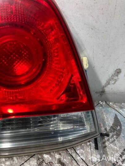 Фонарь задний внутренний левый Toyota Land Cruiser