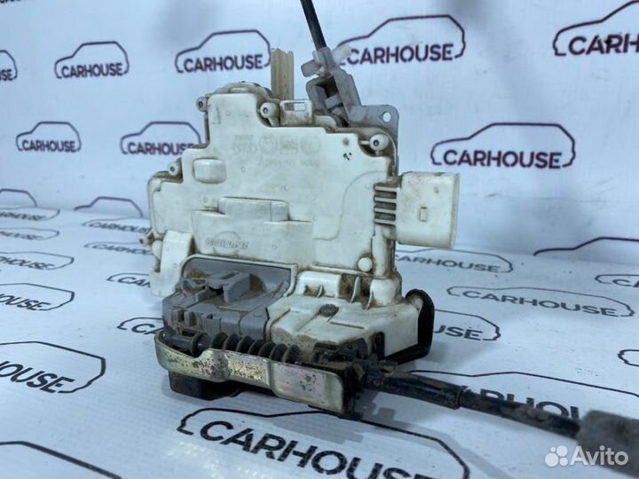 Замок двери задний правый Volkswagen Touareg NF