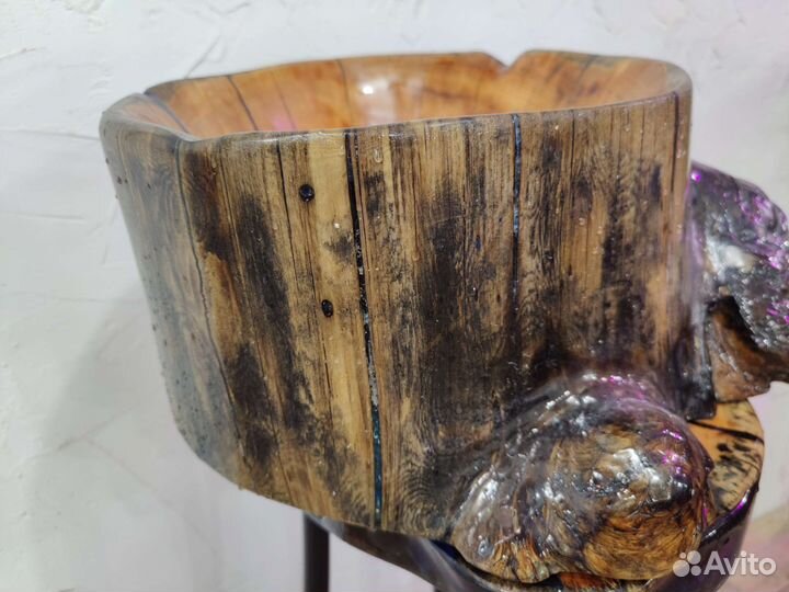 Раковина из дерева с наростом