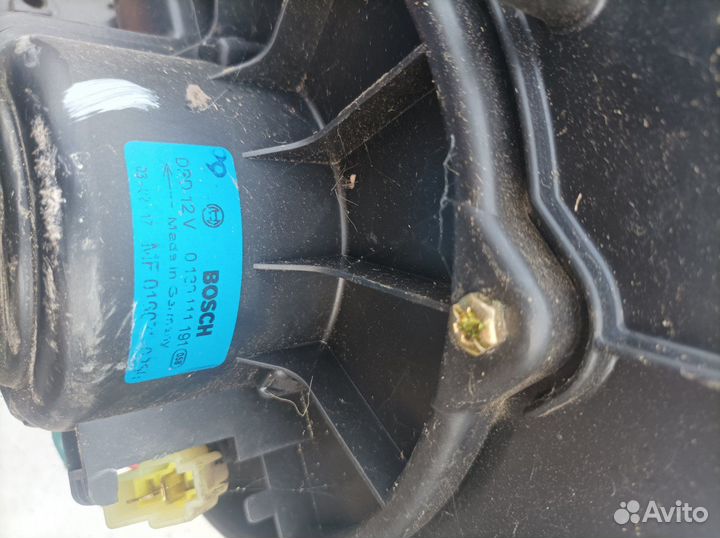 Мотор печки Mitsubishi Carisma