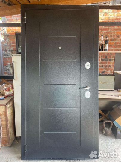 Дверь входная металлическая