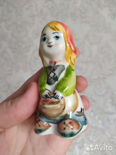 Статуэтка Красная шапочка