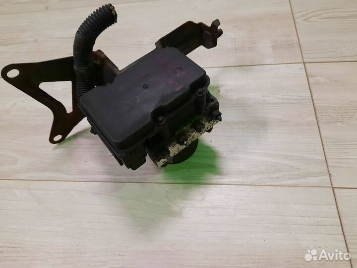 Subaru Forester SG блок ABS