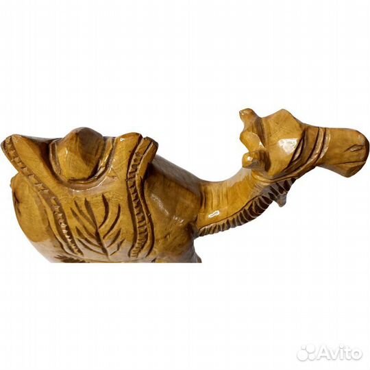 Сувенирный резной деревянный верблюд