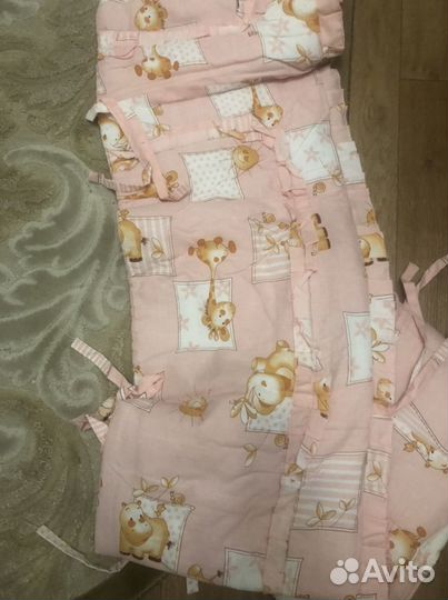 Бортики и комплект постельного белья в кроватку