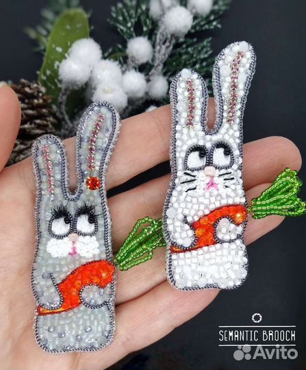 Брошь зайка ручной работы