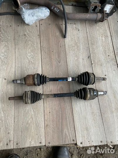 Привод передний правый Toyota Auris E150 1ZR-FE