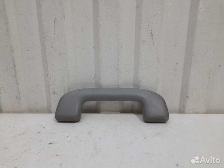 Ручка внутренняя потолочная передняя Toyota Camry