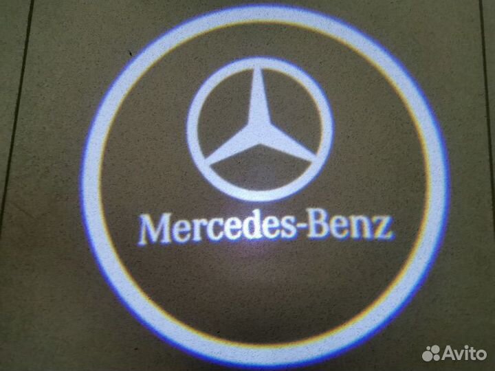 Штатная проекция логотипа Mersedes