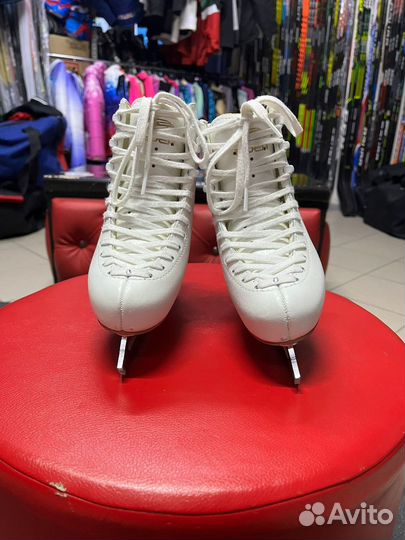 Фигурные коньки Overtute p-200