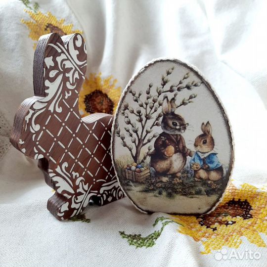 Пасхальные украшения и куличница с сувенир яйцом