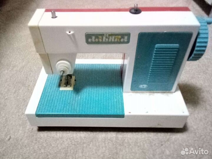 Детская швейная машинка Аленка СССР