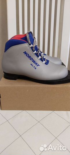 Лыжные ботинки