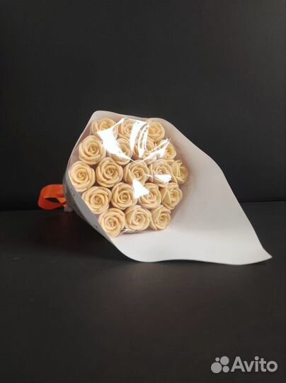 Букет - 19 Роз из Белого Шоколада