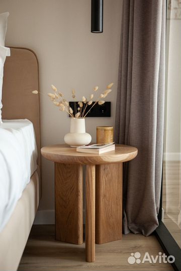 Прикроватный столик