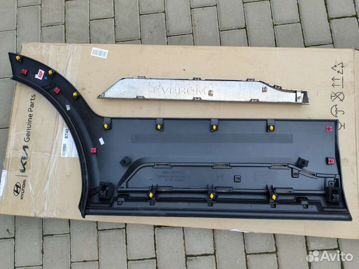 Накладка на заднюю левую дверь