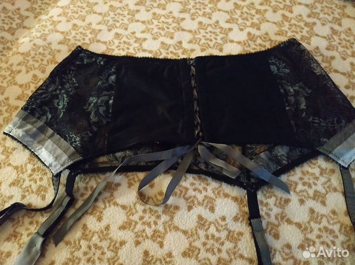 Женский пояс для чулок