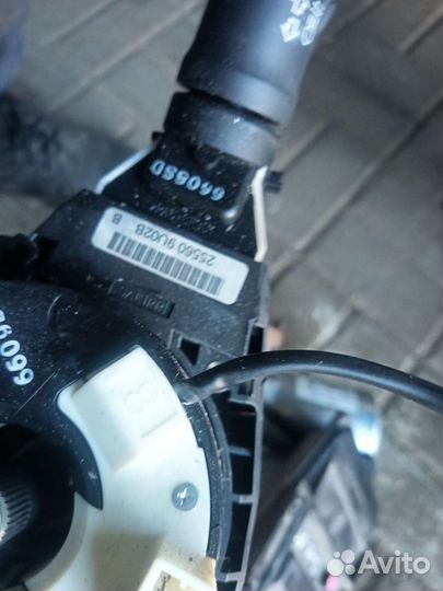 25560-9U028 переключатель подрулевой Ниссан ноут Е