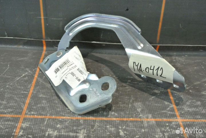 Петля капота левая - Ford Focus 3