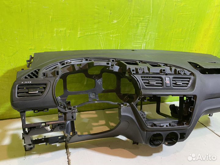 Торпедо дефлектор кнопка аварийки KIA Rio 3