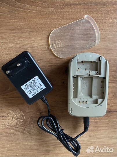 Универсальное зарядное устройство