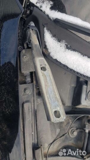 Петли капота на Volkswagen Passat B5