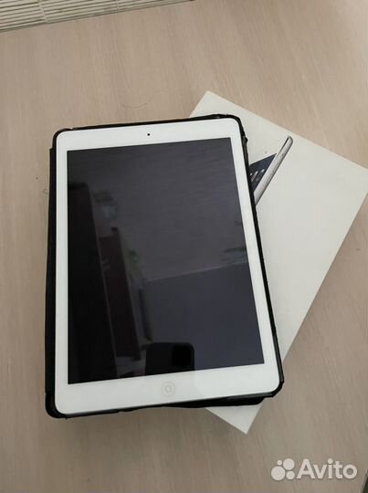 iPad Air 2013 9.7“ Wi-Fi+Cellular, LTE 32 гб