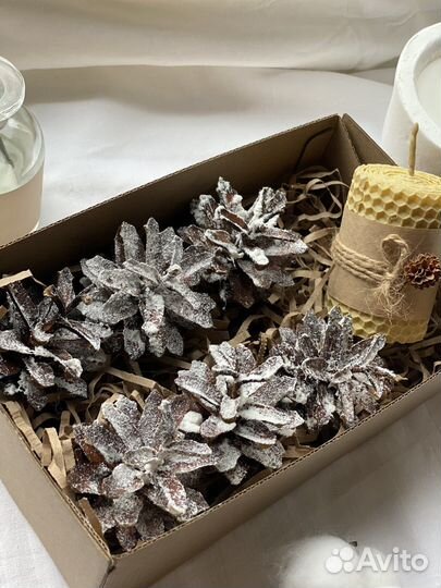 Свечи из вощины / шишки в снегу / набор