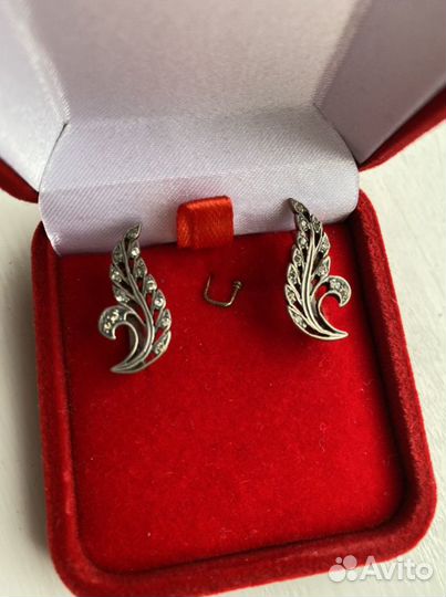 Серебряные серьги с фианитом