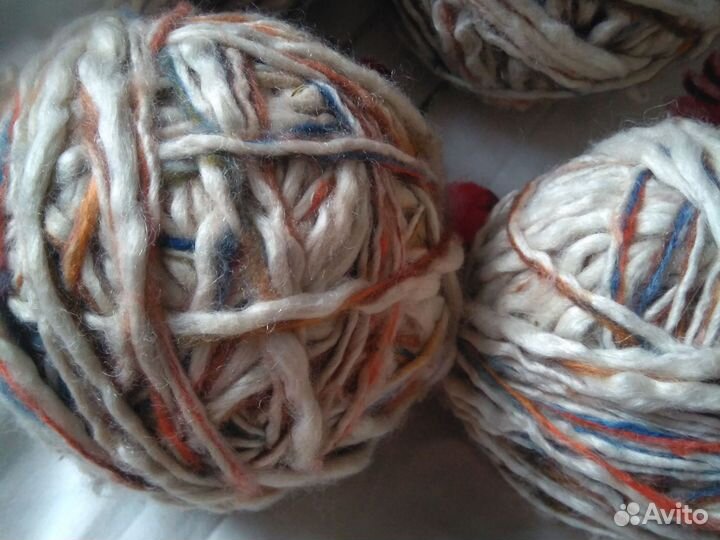 Разные клубки для вязания