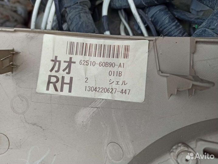 Обшивка багажника правая Toyota Land Cruiser 200