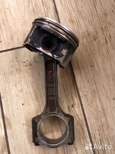 Поршень Nissan Serena C25 MR20