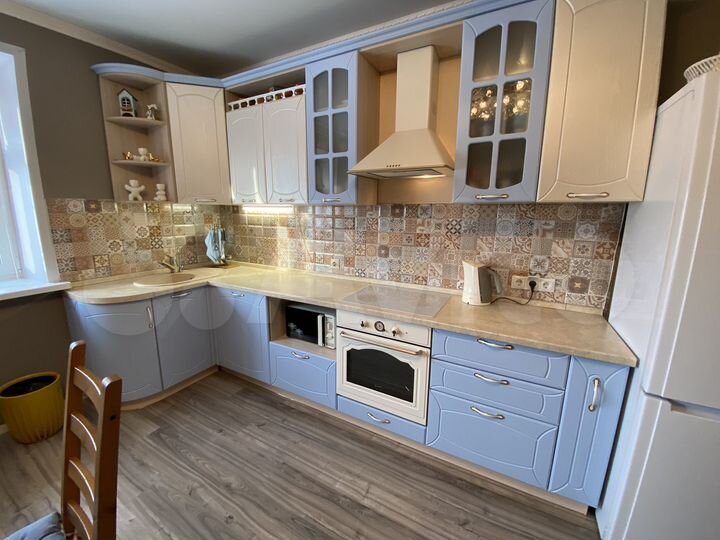 2-к. квартира, 72 м², 8/9 эт.