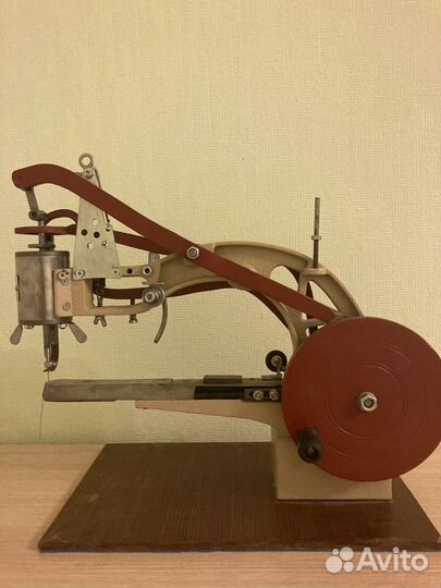 Рукавная швейная машинка