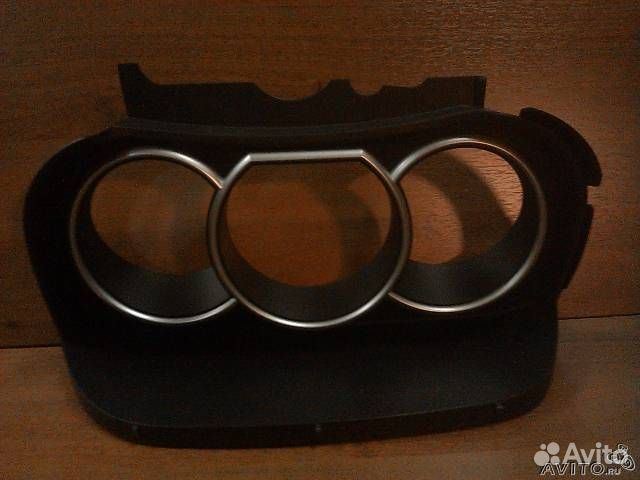 Рамка панели инструментов Nissan Tiida 68240EL00A