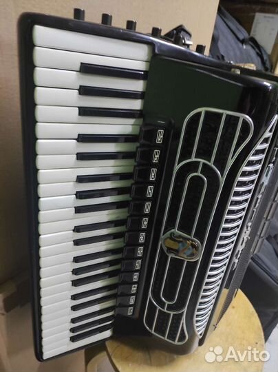 Немецкий готововыборный Аккордеон 45 диапазон