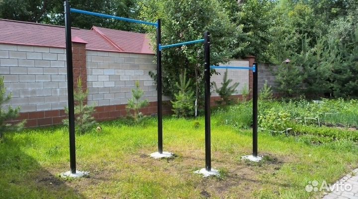 Уличный турник для всей семьи можно и качели