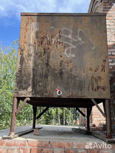 Продам металлическую емкость б/у