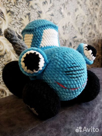 Синий трактор ручной работы