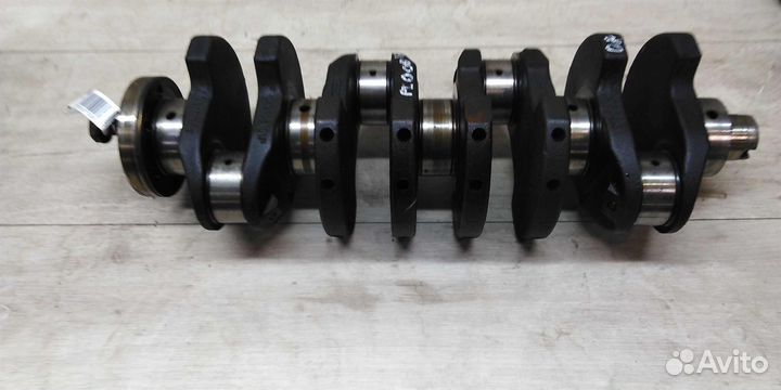 Коленвал Audi 100 C3