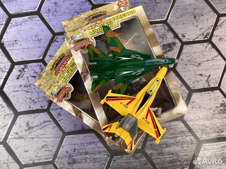 Самолет истребитель реалистичный металлический