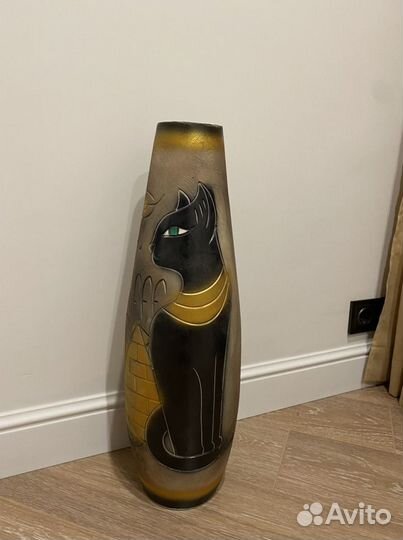 Ваза с кошкой
