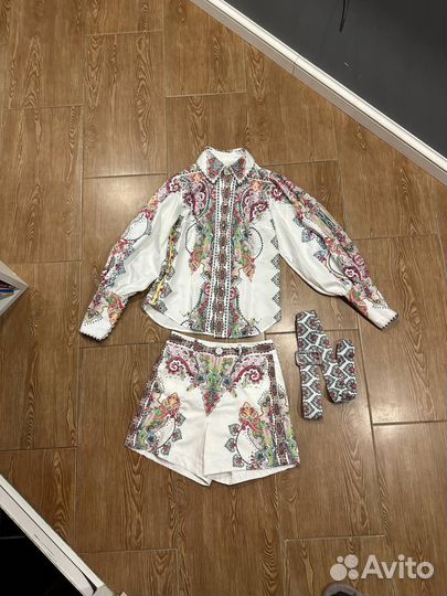Костюм женский (рубашка, шорты, ремень)