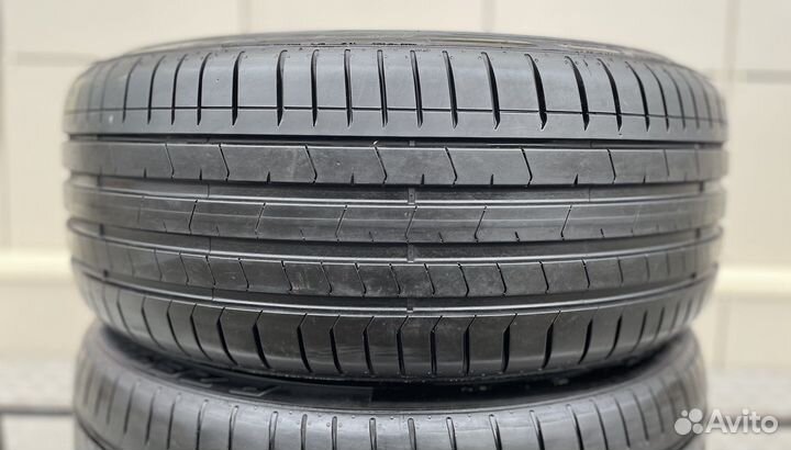 Pirelli P Zero PZ4 245/35 R21
