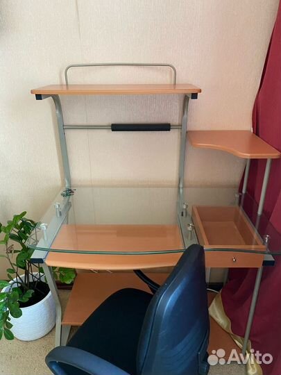 Компьютерный стол и стул