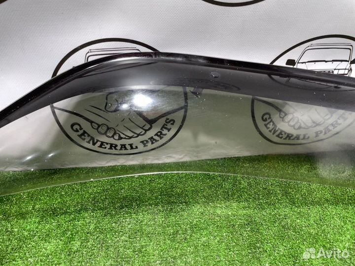 Ветровик на дверь передний левый Toyota Land