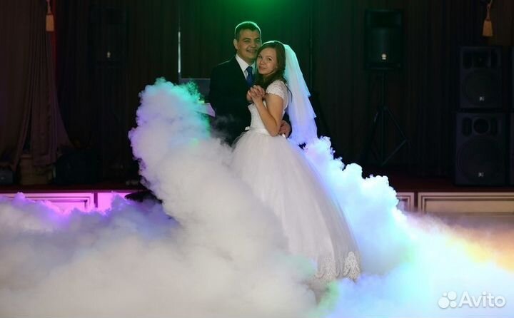 Тяжелый дым, дорожка из фонтанов, горящее сердце